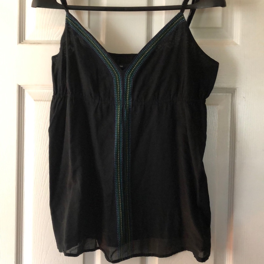 Sleeveless GAP top